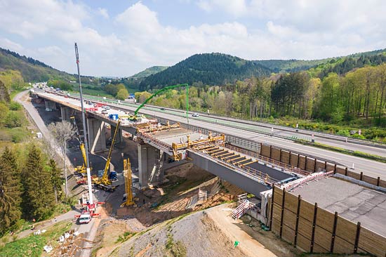 Betonieren auf der Grumbachtalbrücke