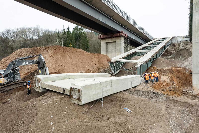 Der Rückbau der Grumbachtalbrücke ist im vollen Gange
